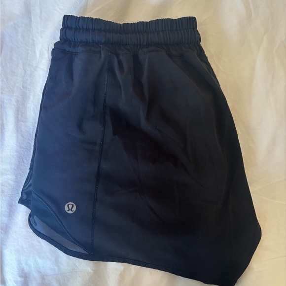 Lululemon hotty hot black shorts - Picture 3 of 3